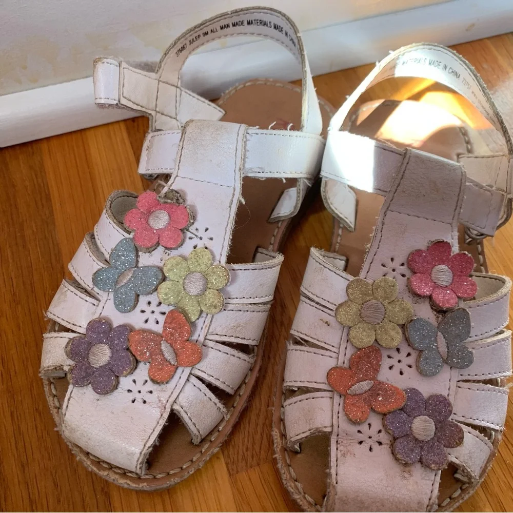 Strappy White Sandals Heart Butterfly Flower Strap Closure Size 9 Toddler Girl